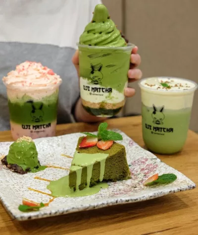 Ichigo Matcha Latte, Genmai Matcha Latte, Uji Matcha Soft Serve Story, Macthalato Chiffon Cake yang dihidangkan di cafe Uji Matcha Grand Indonesia
