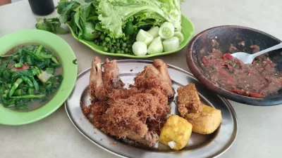 Ayam Goreng Mergosari, Ayam Goreng Bandung