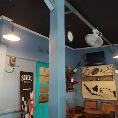 Jung Coffee shop rawamangun