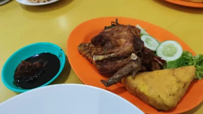 Pemuda Surabaya Fried Chicken, Ayam Goreng Bandung