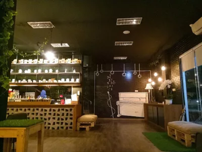 Lantai Atas Coffee and Kitchen, cafe di jakarta