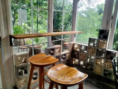 Sudut Timur, cafe di condet