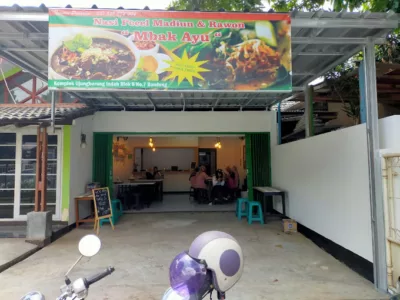 Nasi Pecel Madiun & Rawon Mbak AYU, Rawon di Bandung