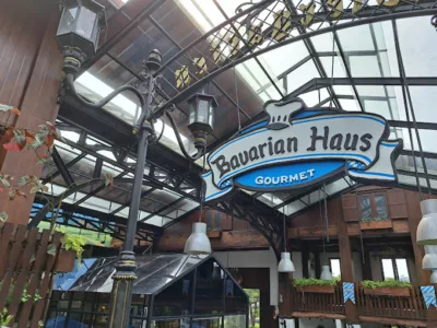 Bavarian Haus Bratwurst & Grill, restoran di puncak