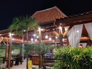 tempat makan keluarga di Solo Baru