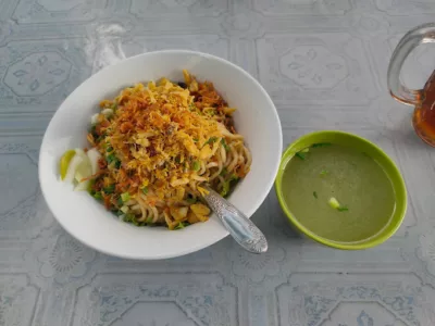 Pangsit Mie Ayam Ronggolawe, mie ayam di surabaya