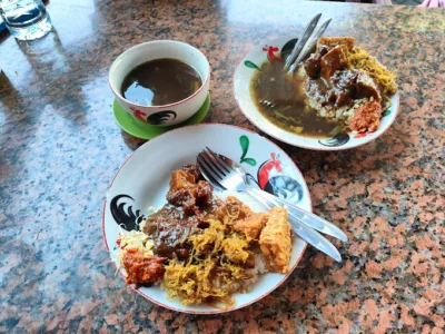 Rawon Pak Pangat Wonokromo, sarapan di surabaya