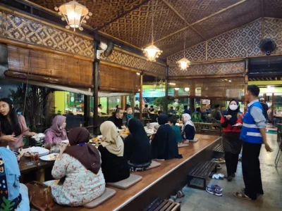 Riung Tenda Harapan Indah restoran sunda di bekasi