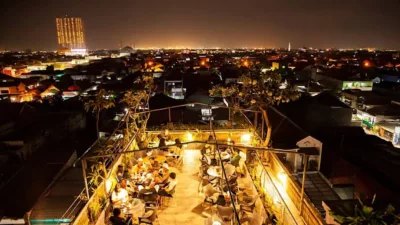 Cafe Rooftop Di Surabaya